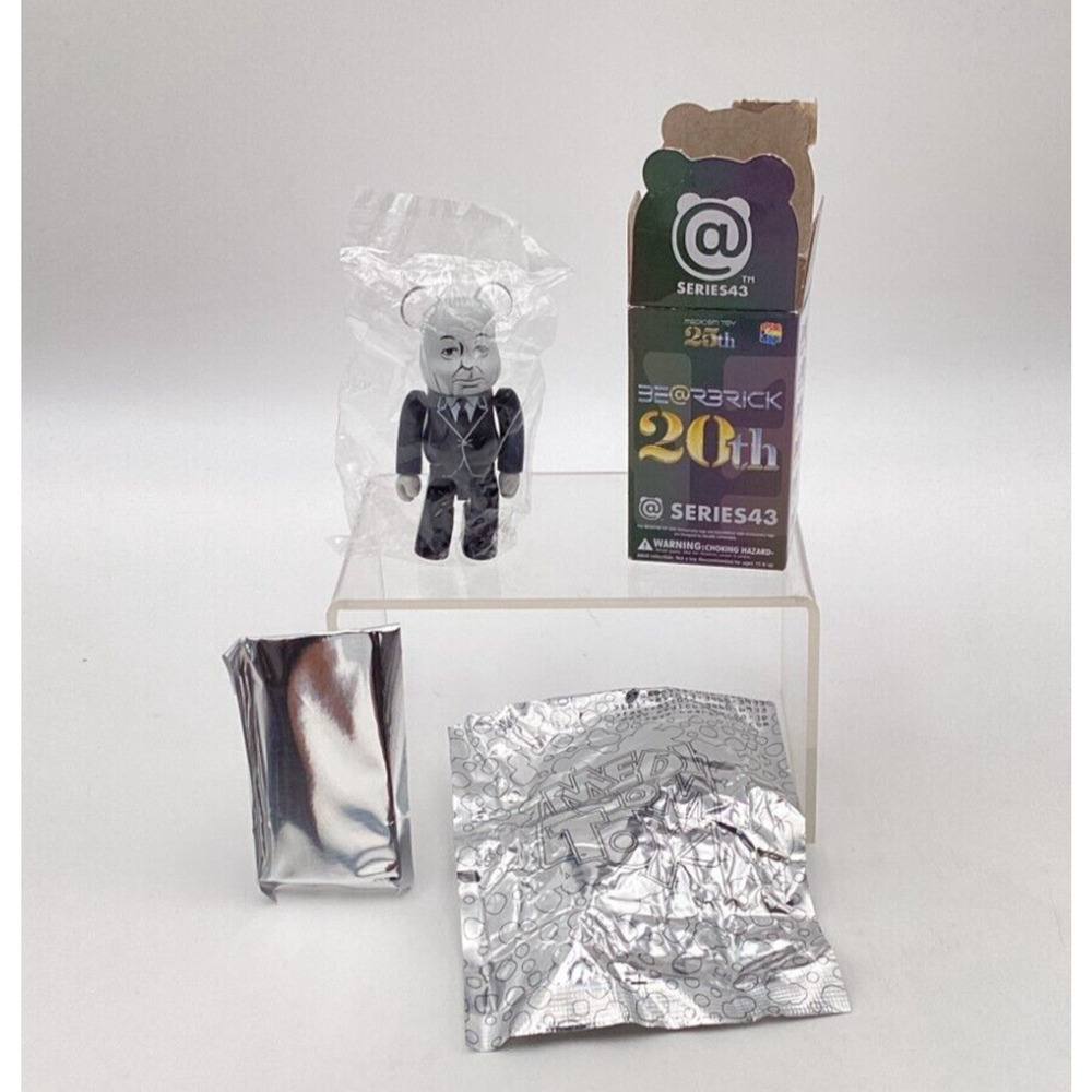 Bearbrick 100% BE@RBRICK Medicom Toy Series 43 Alfred Hitchcock